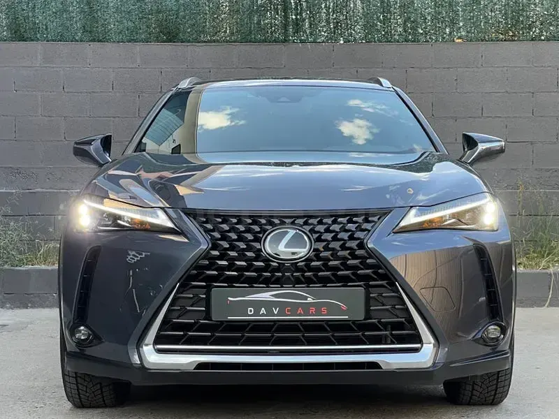 Usado Lexus UX Business Edition 184 CV (135 kW) 2023 Gris / plata SUV
