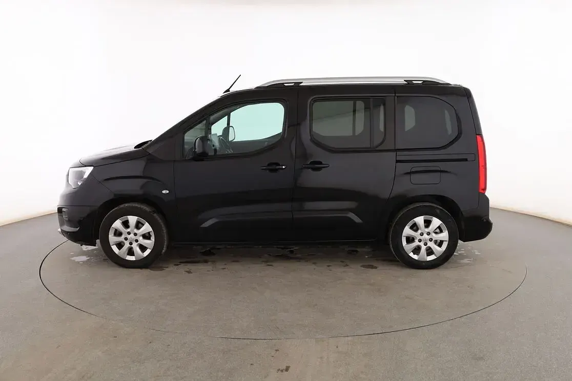 Usado Opel Combo Life Innovation 131 CV (96 kW) 2019 Negro Monovolumen