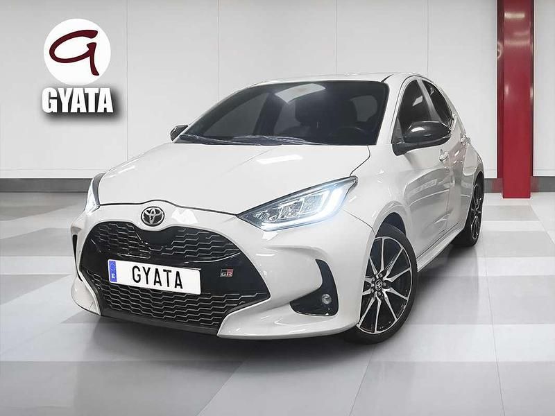 Usado Toyota Yaris Hybrid Sport 116 CV (85 kW) 2023 Gris Utilitario