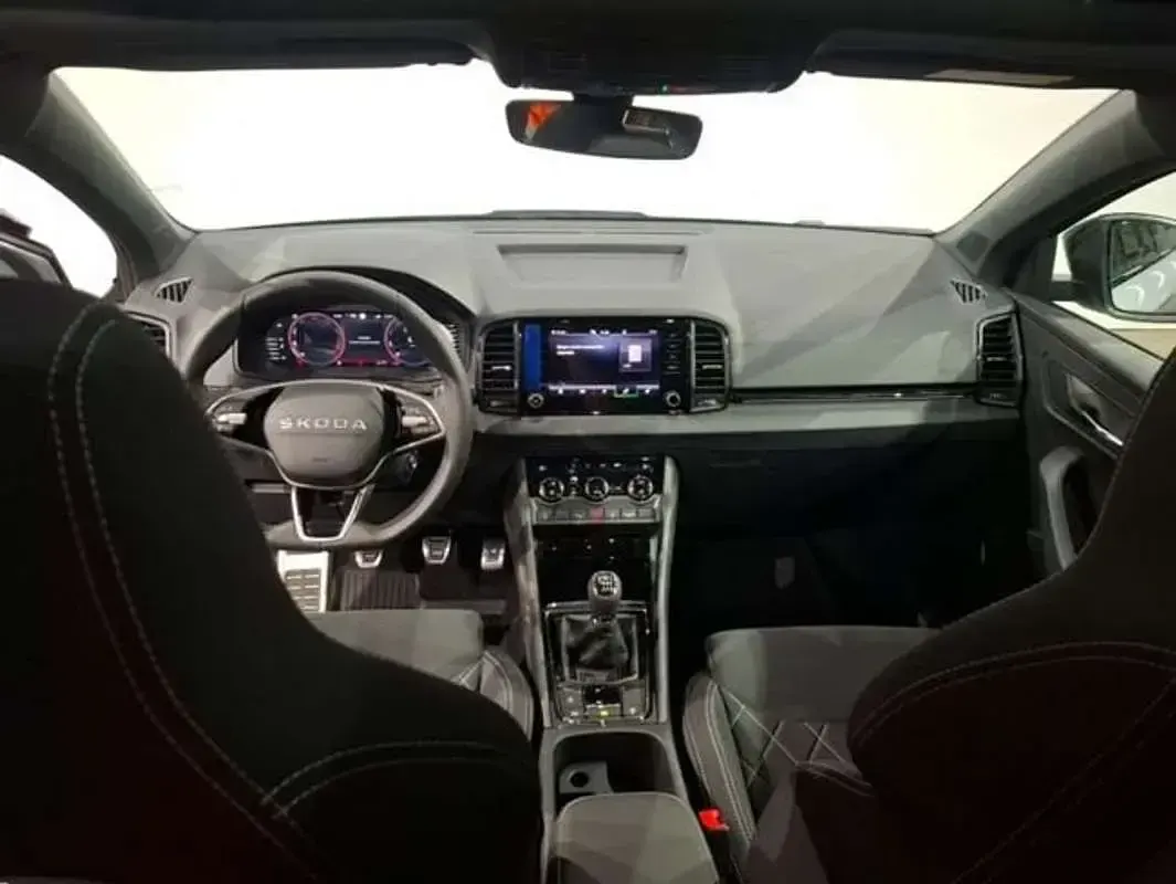 Usado Skoda Karoq Selection 116 CV (85 kW) 2026 Plateado SUV
