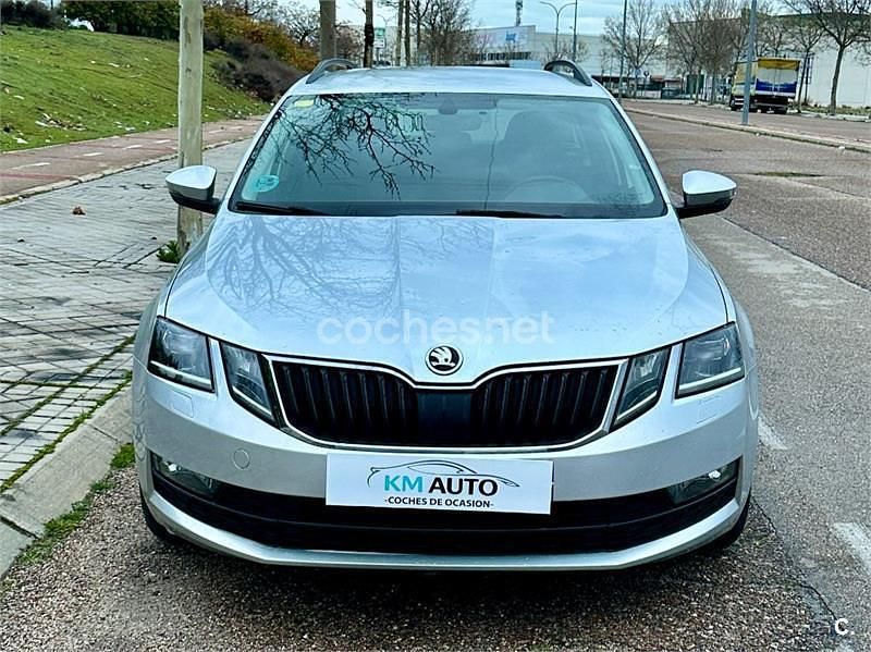 Usado Skoda Octavia Ambition 150 CV (110 kW) 2018 Gris / plata Familiar