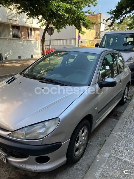 Usado Peugeot 206 90 CV (66 kW) 2000 Gris / plata Berlina