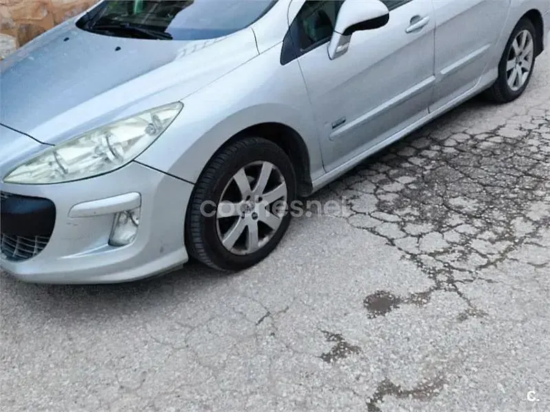 Usado Peugeot 308 SW Access 112 CV (82 kW) 2011 Gris / plata Familiar