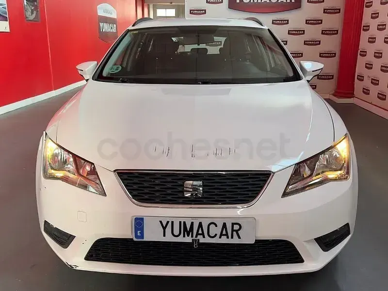 Usado Seat Leon Style Plus 150 CV (110 kW) 2016 Blanco Familiar