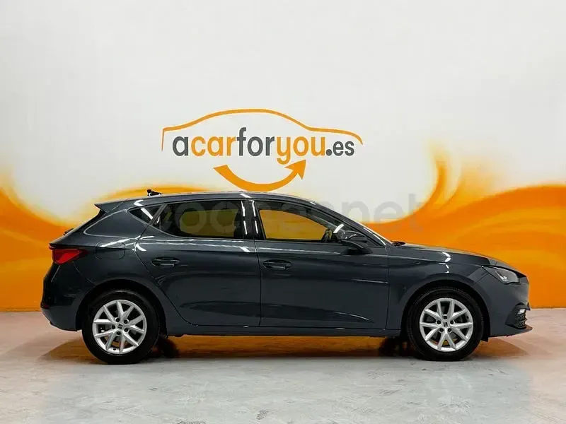 Usado Seat Leon Style 116 CV (85 kW) 2021 Gris / plata Berlina