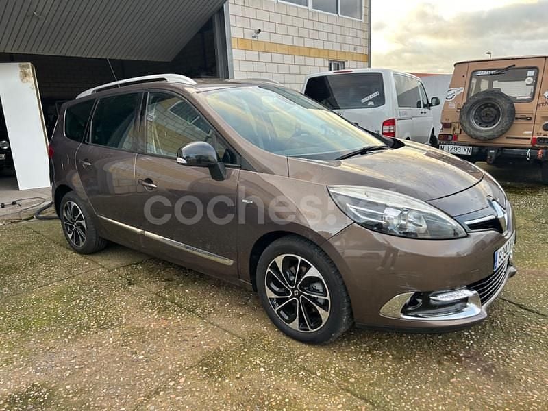 Usado Renault Grand Scénic III Bose Edition 130 CV (95 kW) 2014 Marrón Monovolumen