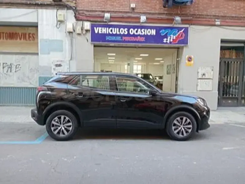 Usado Peugeot 2008 Active 110 CV (80 kW) 2021 Negro SUV