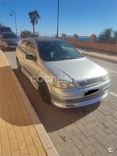 Usado Opel Astra Sportive 100 CV (73 kW) 2000 Gris / plata Berlina