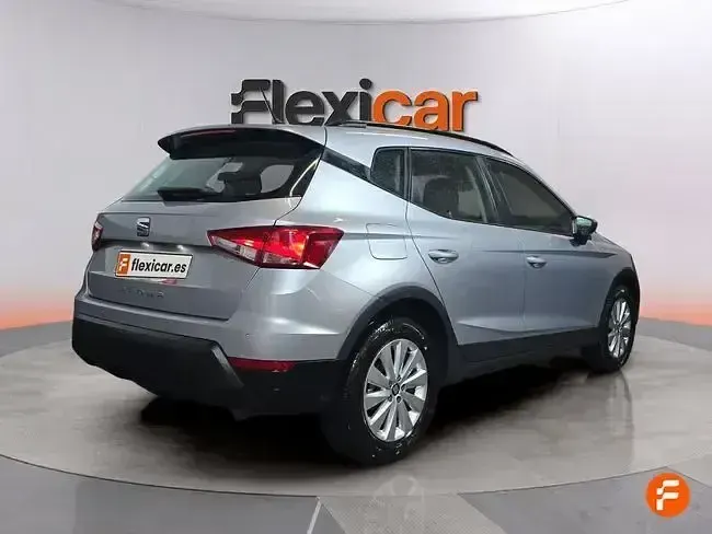 Usado Seat Arona Style 110 CV (80 kW) 2021 Gris SUV