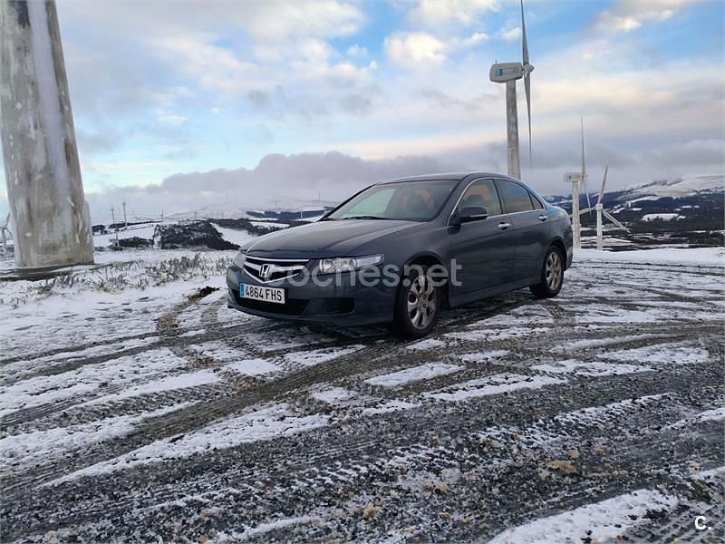 Usado Honda Accord Executive 140 CV (102 kW) 2006 Gris / plata Berlina
