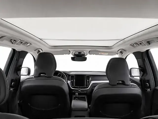 Usado Volvo XC60 Plus 350 CV (257 kW) 2024 Gris SUV