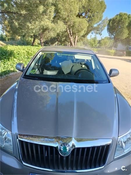 Beige Usado 2010 Skoda Octavia Berlina | 5300 € (Buen precio) - Imagen 1/4