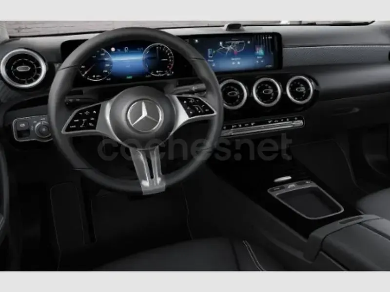 Usado Mercedes A250 218 CV (160 kW) 2025 Blanco Berlina