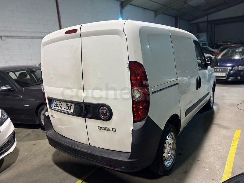Usado Fiat Doblò Active 90 CV (66 kW) 2014 Blanco Monovolumen