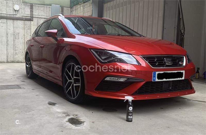 Usado Seat Leon ST FR 150 CV (110 kW) 2018 Rojo Familiar
