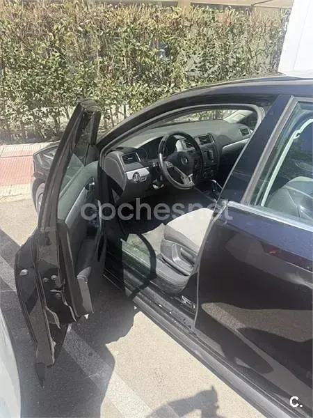 Usado VW Jetta Sportline 150 CV (110 kW) 2013 Negro Berlina