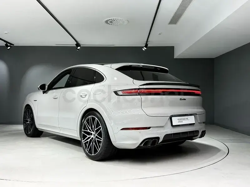 Usado Porsche Cayenne Turbo E-Hybrid 739 CV (543 kW) 2025 Gris / plata SUV