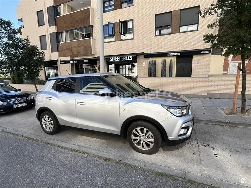 Usado SsangYong Tivoli Limited 128 CV (94 kW) 2019 Gris / plata SUV