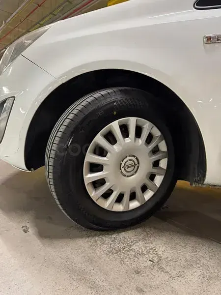 Usado Opel Corsa 95 CV (69 kW) 2011 Blanco Utilitario