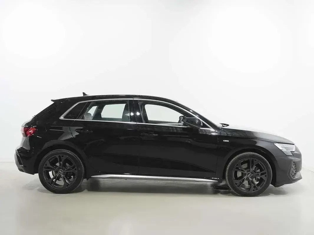 Usado Audi A3 Sportback e-tron 204 CV (150 kW) 2025 Negro Utilitario