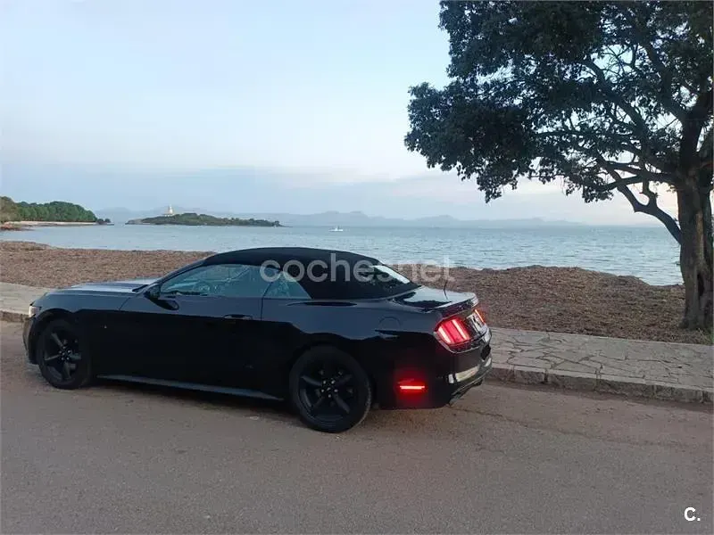 Usado Ford Mustang GT 418 CV (307 kW) 2017 Negro Descapotable