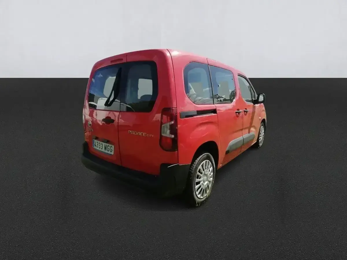 Usado Toyota Proace Verso Active 131 CV (96 kW) 2023 Rojo Familiar