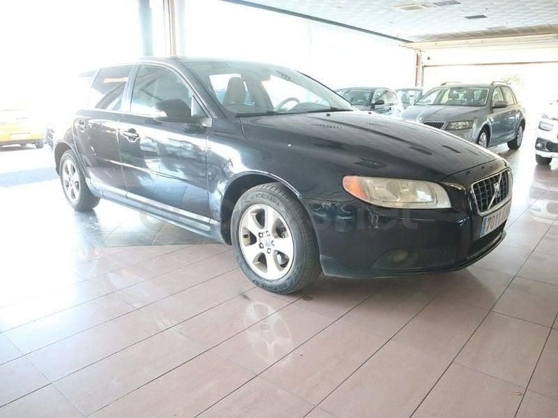 Usado Volvo V70 Momentum 136 CV (100 kW) 2009 Negro Familiar