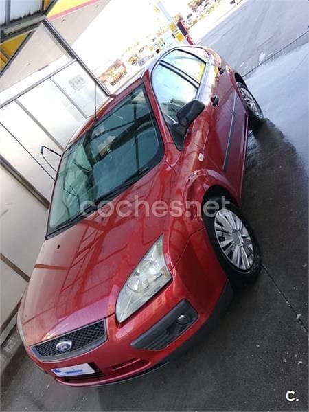 Usado Ford Focus Ghia 115 CV (84 kW) 2005 Naranja Berlina