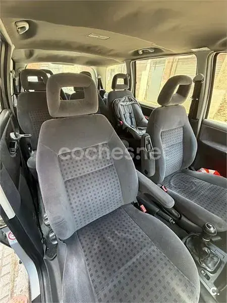Usado VW Sharan Comfortline 115 CV (84 kW) 2002 Gris / plata Monovolumen