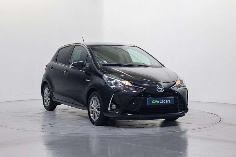 Usado Toyota Yaris Hybrid Active 75 CV (55 kW) 2018 Negro Berlina