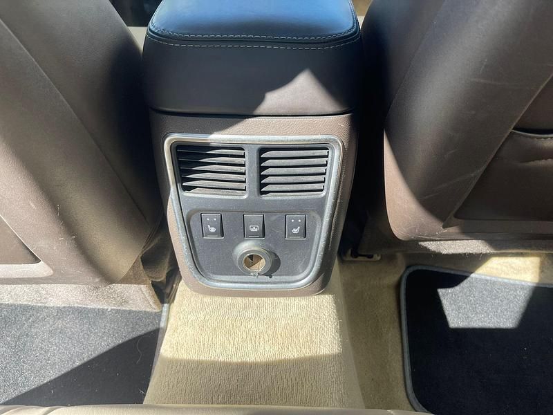 Usado Lancia Thema Platinum 240 CV (176 kW) 2011 Negro Berlina