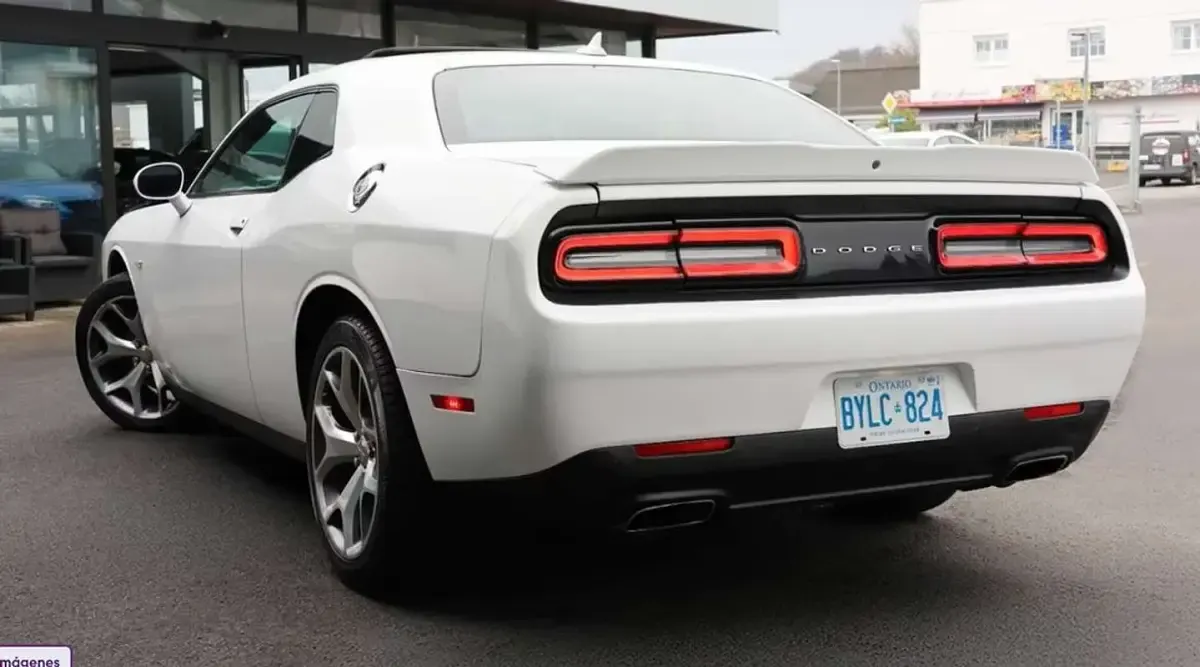 Usado Dodge Challenger 374 CV (275 kW) 2016 Blanco Coupe
