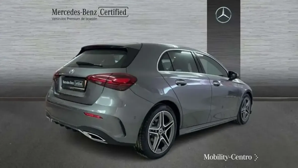 Usado Mercedes A180 109 CV (80 kW) 2024 Gris Utilitario