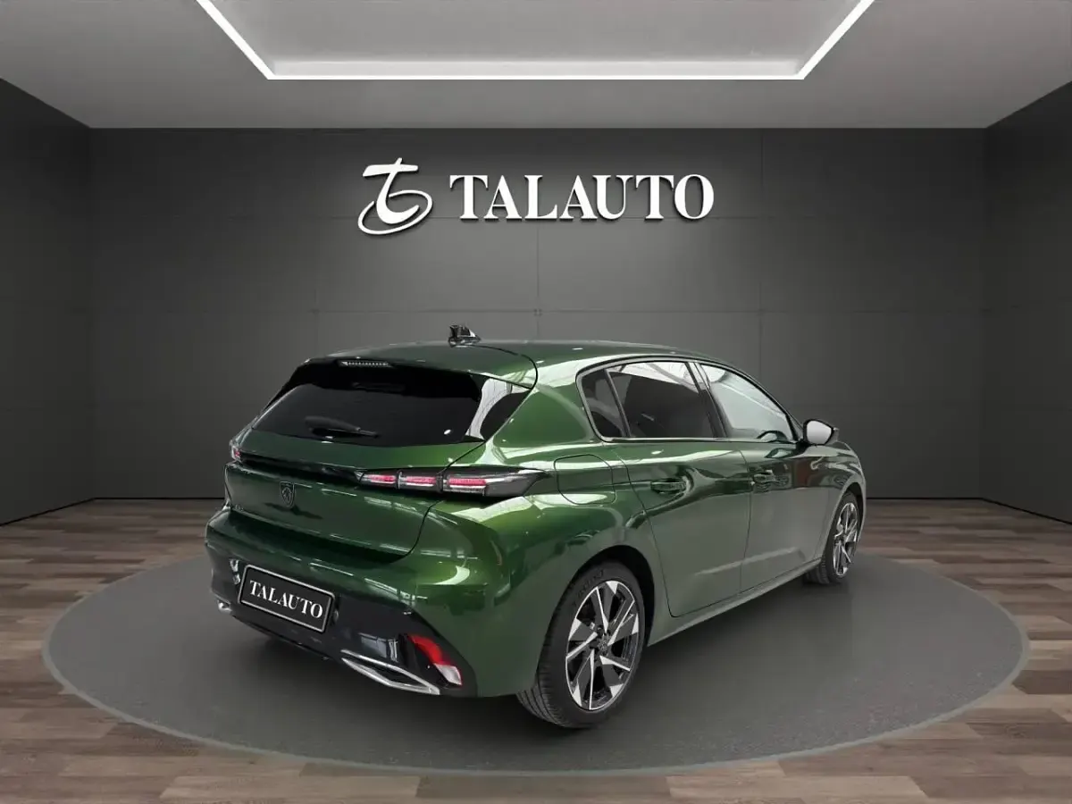 Usado Peugeot 308 Allure 130 CV (95 kW) 2023 Verde Berlina