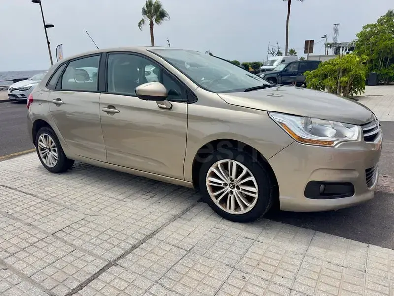 Usado Citroën C4 92 CV (67 kW) 2014 Beige Berlina