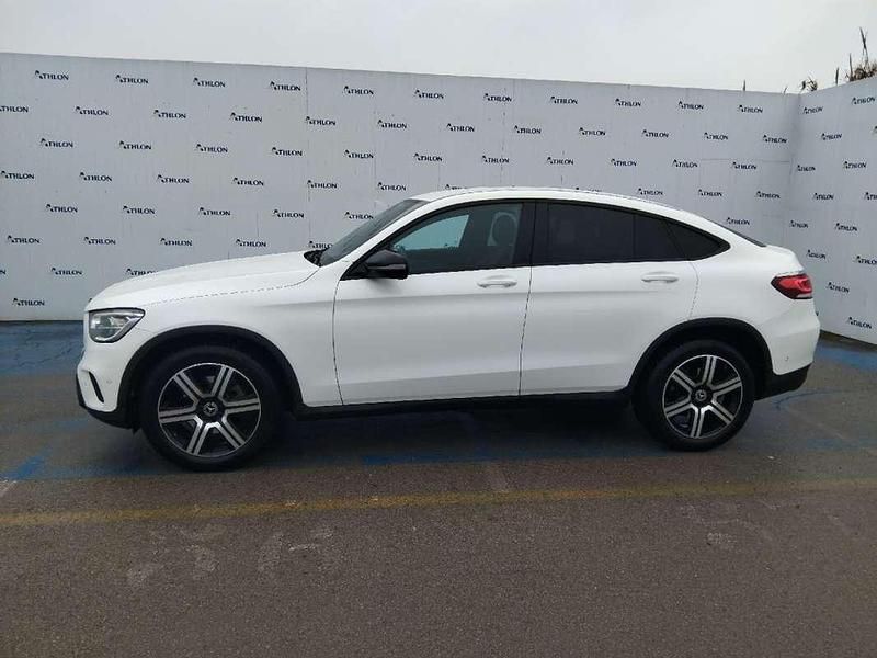 Usado Mercedes GLC220 194 CV (142 kW) 2022 Blanco Coupe