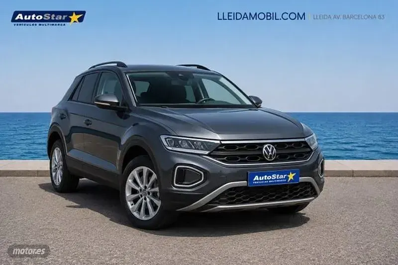 Usado VW T-Roc Life 115 CV (84 kW) 2024 Plateado SUV