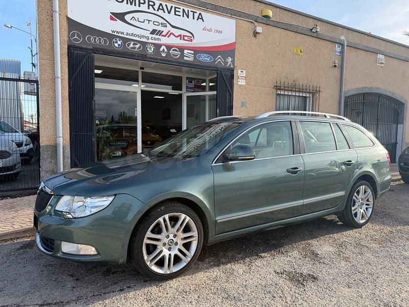 Usado Skoda Superb Exclusive 140 CV (102 kW) 2013 Verde Familiar