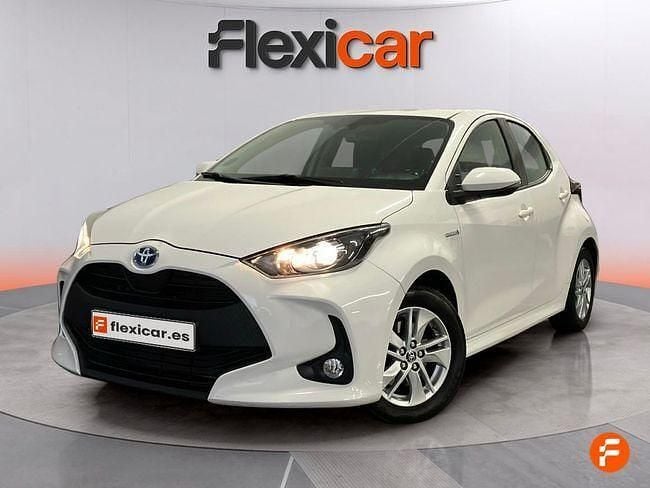 Usado Toyota Yaris Hybrid Business Edition 116 CV (85 kW) 2020 Blanco