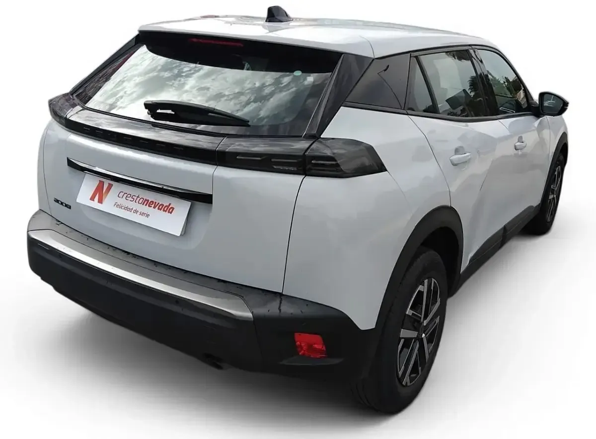 Usado Peugeot 2008 Active 101 CV (74 kW) 2023 Blanco SUV
