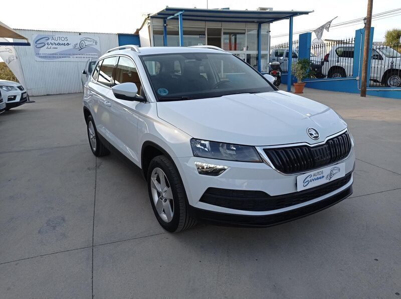 Blanco Usado 2021 Skoda Karoq Ambition SUV | 26.550 € - Imagen 1/4