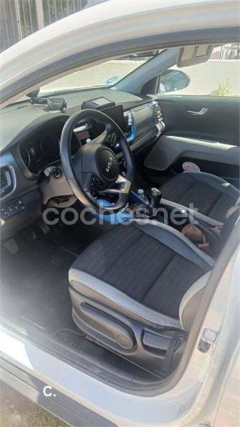 Usado Kia Stonic Style 100 CV (73 kW) 2024 Blanco SUV