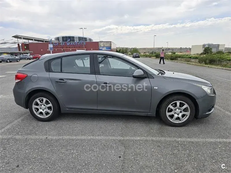 Usado Chevrolet Cruze LT 163 CV (119 kW) 2013 Gris / plata Berlina