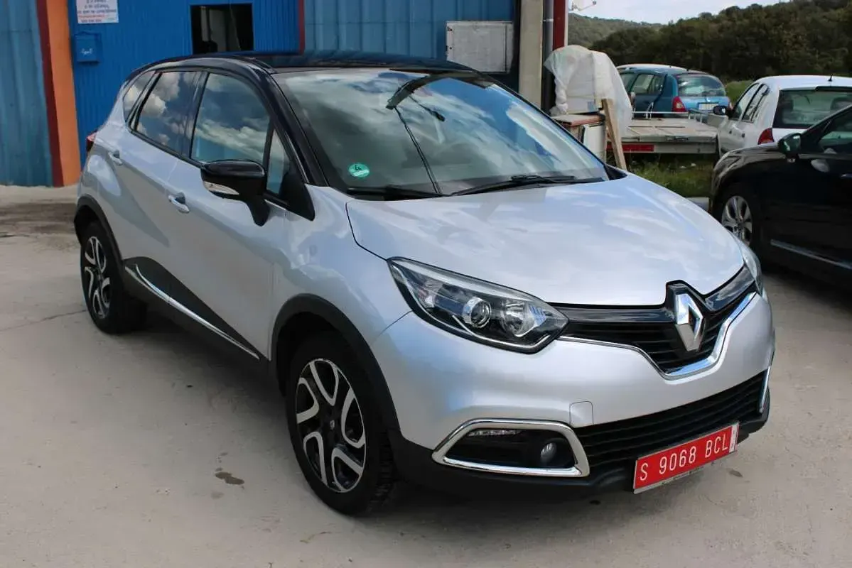 Usado Renault Captur LIMITED 90 CV (66 kW) 2016 Plateado SUV