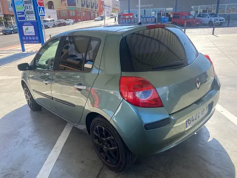 Usado Renault Clio II Authentique 75 CV (55 kW) 2008 Verde Berlina