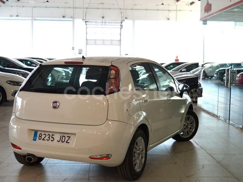 Usado Fiat Punto Easy 75 CV (55 kW) 2015 Blanco Berlina