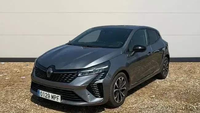 Usado Renault Clio Techno 90 CV (66 kW) 2024 Gris Utilitario