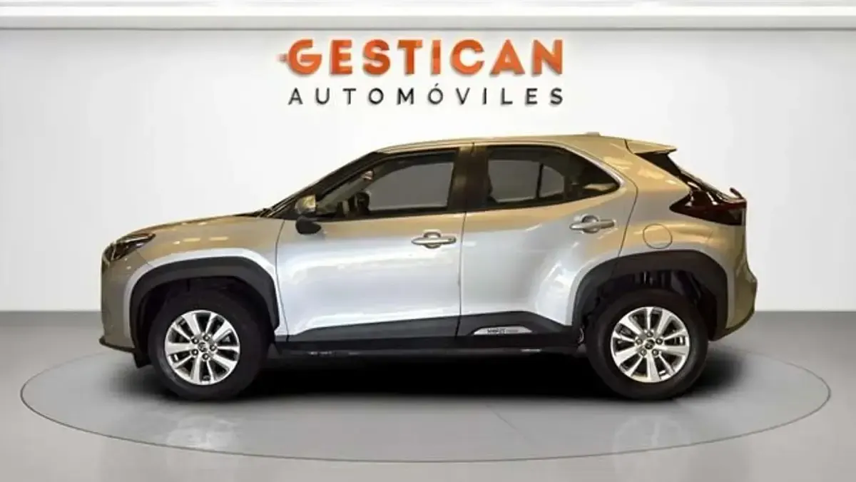 Używany Toyota Yaris Cross Active 125 KM (91 kW) 2024 Szary SUV