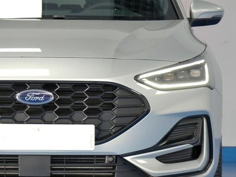 Usado Ford Focus ST-Line X 125 CV (91 kW) 2024 Plateado Utilitario