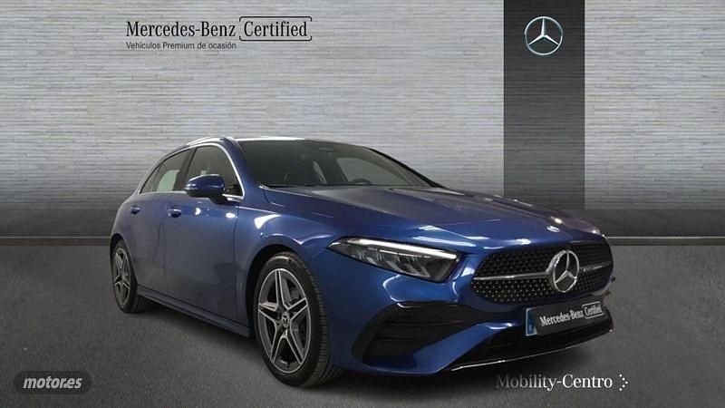 Usado Mercedes A180 AMG line 116 CV (85 kW) 2024 Azul espectra Utilitario